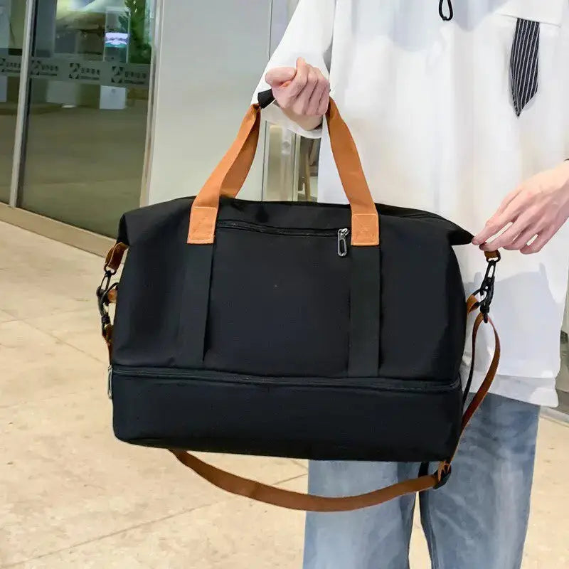Sac de voyage intelligent noir porté à la main