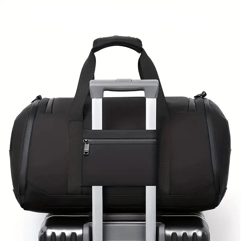 Sac de voyage Sport & Week-end Tech fixé sur une valise à roulettes